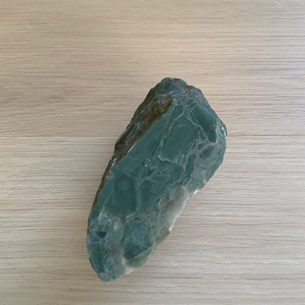Green chalcedony  raw mineral specimen - Picture 4 of 7